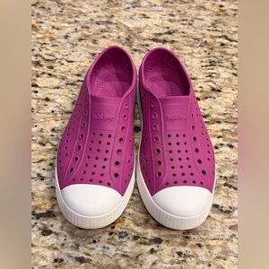 Native Shoes girls size J 4 youth, EUC